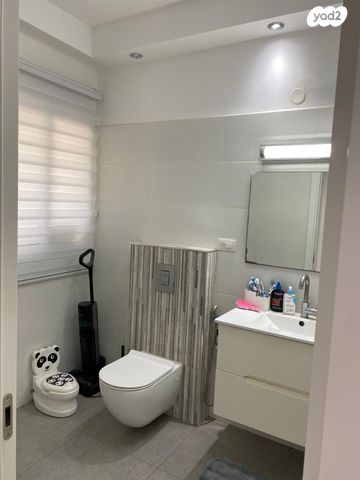 דירה, רמב"ם, ראשון לציון