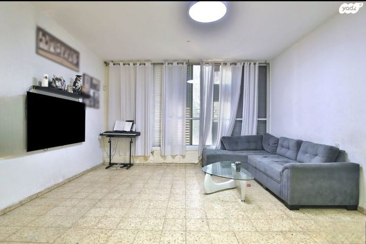 בית פרטי/ קוטג', הנרקיסים, מרכז העיר, סביניה, הוותיקה, קרית ביאליק