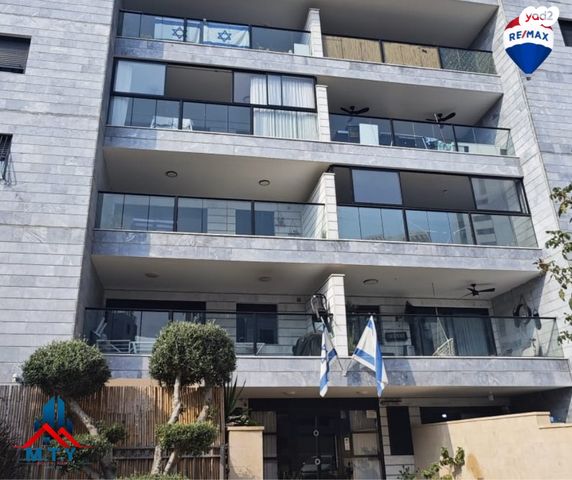 רפאל איתן 12