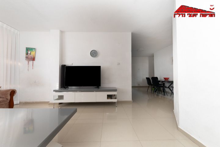 דירה, חזון אי"ש, רמב"ם, ראשון לציון