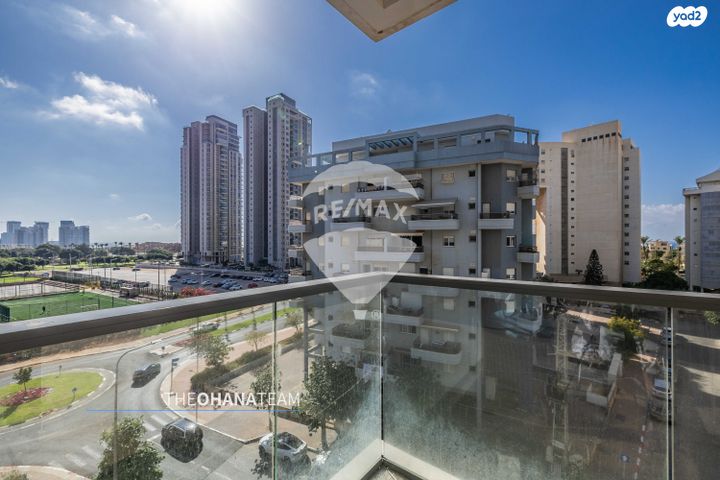 דירה, דוד רזניק, גלי הים, נתניה