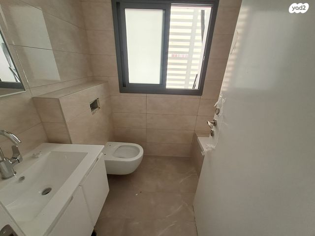 דירה, אסף, חרוזים, רמת גן