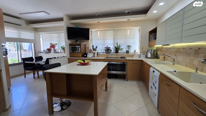 בית פרטי/ קוטג', אברהם נוטמן, מקוב, רחובות