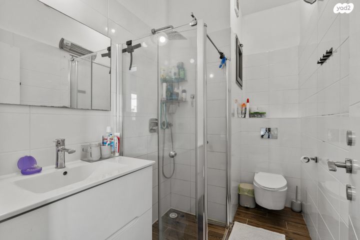 דירה, רמב"ם, ראשון לציון