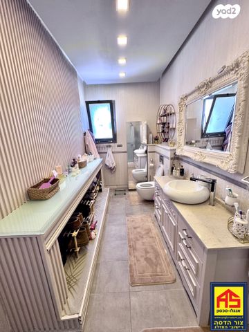 דו משפחתי, סנסן, צור הדסה