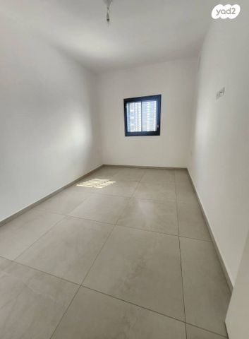 דירה, ראול ולנברג 33, תל אביב יפו