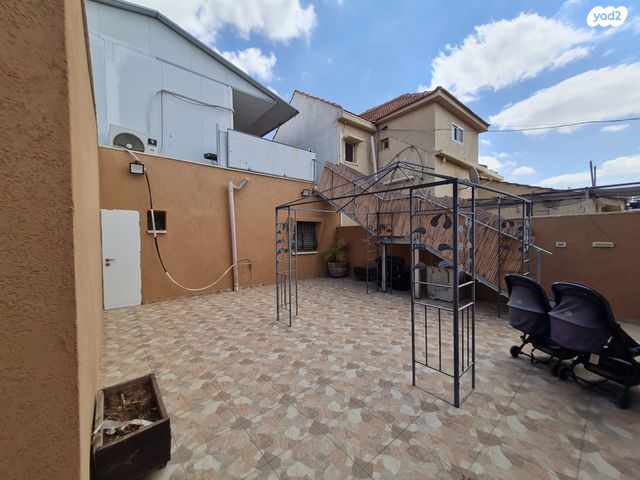 דו משפחתי, אופקים