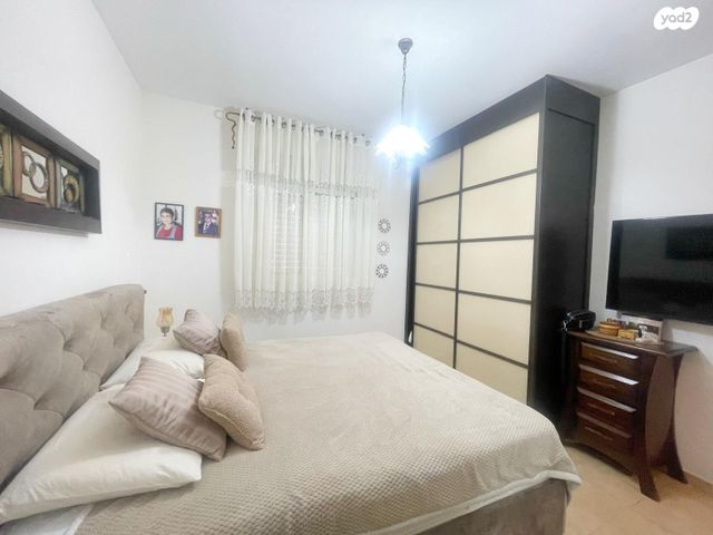 דירה, כובשי החרמון, שעריים, רחובות