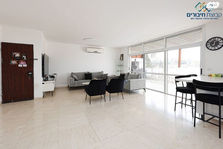 גג/ פנטהאוז, ה' באייר, נווה אפק, ראש העין