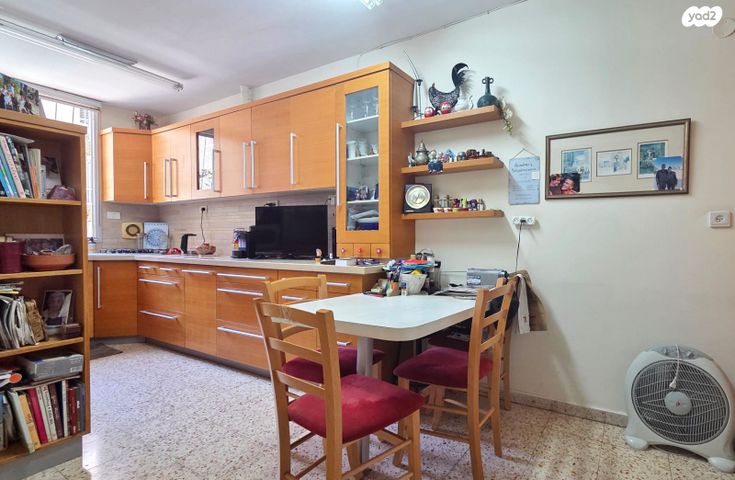 דירה, דבורה בארון, כצנלסון, ראשון לציון