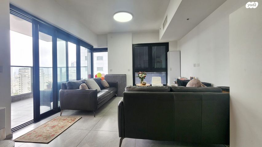 דירה, אריק איינשטיין, דרום חדש, פארק הים, בת ים