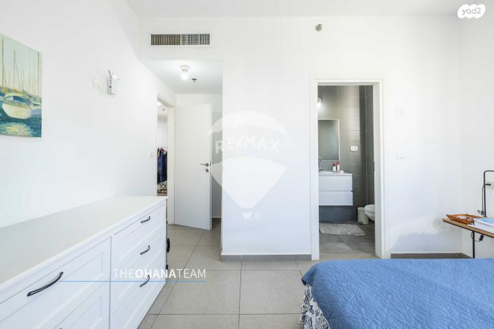 דירה, דוד רזניק, גלי הים, נתניה