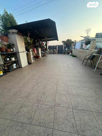 דו משפחתי, השופטים, גבעת ציון, אשקלון