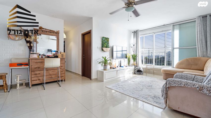 דירה, מעפילי אגוז, נווה חן, תל אביב יפו