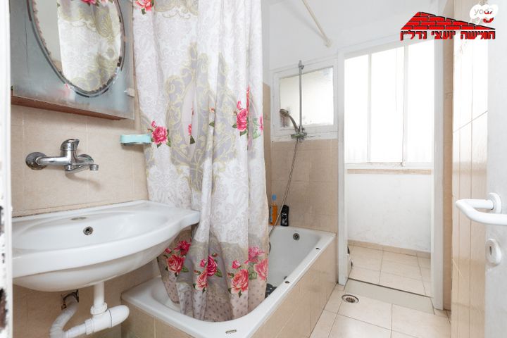 דירה, חזון אי"ש, רמב"ם, ראשון לציון