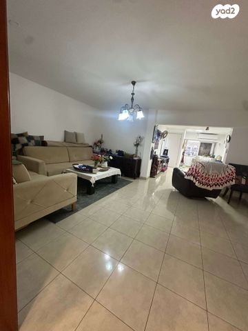 דו משפחתי, השופטים, גבעת ציון, אשקלון