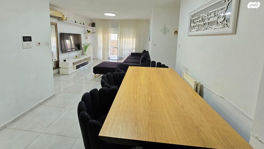 דירת גן, שמואל תמיר כצנלסון, פסגת זאב, ירושלים