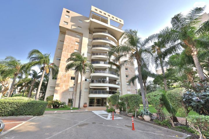 דירה, מנחם בגין 29, נווה גנים, קרית מוצקין