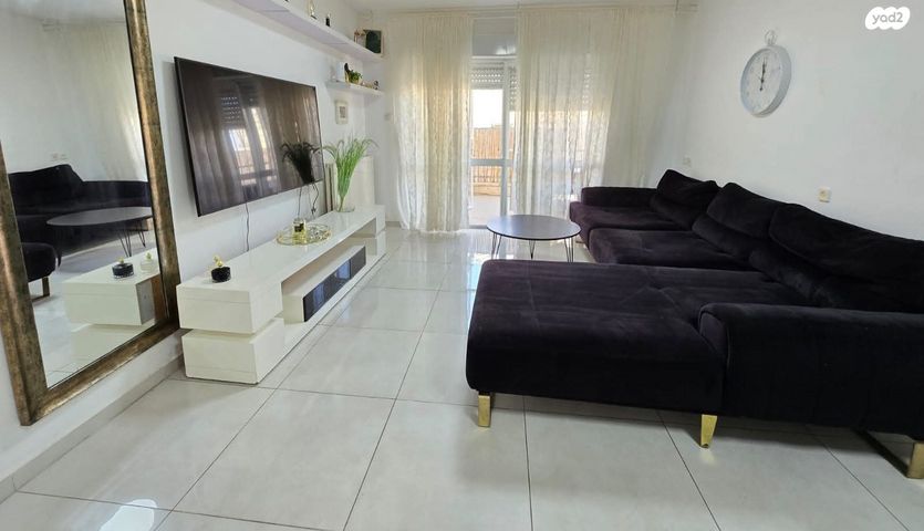 דירת גן, שמואל תמיר כצנלסון, פסגת זאב, ירושלים