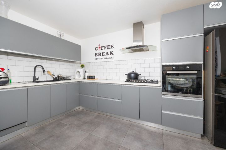 דירה, עולי הגרדום 1, ארמון הנציב, תלפיות מזרח, ירושלים