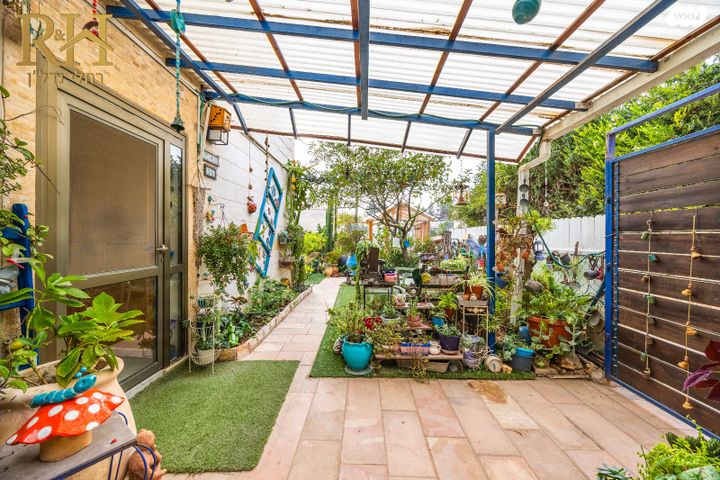 דירת גן, הגיא, קרית יערים, גבעת זאב