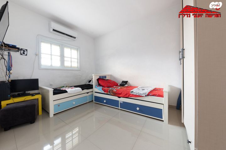 דירה, חזון אי"ש, רמב"ם, ראשון לציון