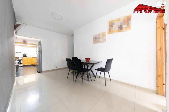 דירה, חזון אי"ש, רמב"ם, ראשון לציון