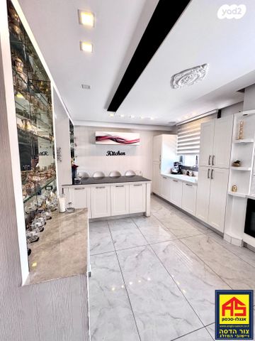 דו משפחתי, סנסן, צור הדסה