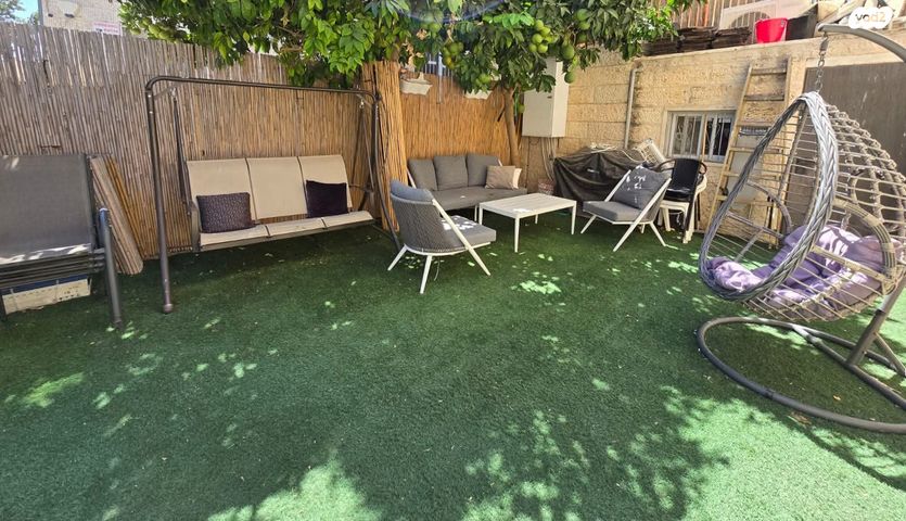 דירת גן, שמואל תמיר כצנלסון, פסגת זאב, ירושלים