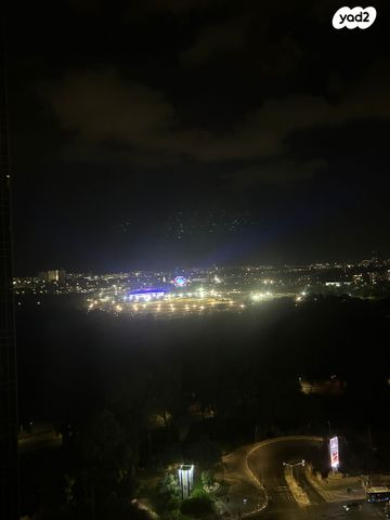 דירה, רות, חרוזים, רמת גן