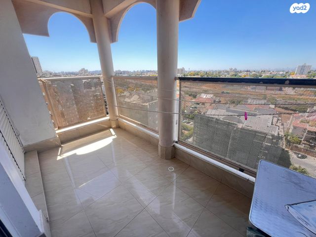 גג/ פנטהאוז, דקר, לוד