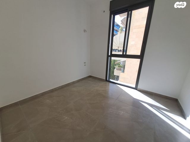 דירה, אסף, חרוזים, רמת גן