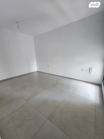 דירה, ראול ולנברג 33, תל אביב יפו