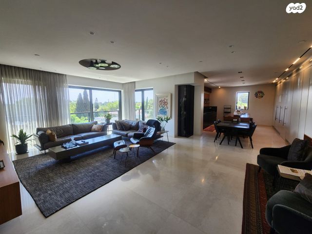 דירה, אלון, רמת השרון