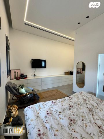 גג/ פנטהאוז, יוסף אבו, נתיבות מערב, נתיבות