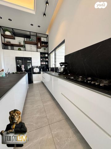 גג/ פנטהאוז, יוסף אבו, נתיבות מערב, נתיבות