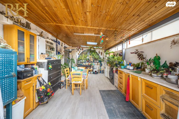 דירת גן, הגיא, קרית יערים, גבעת זאב