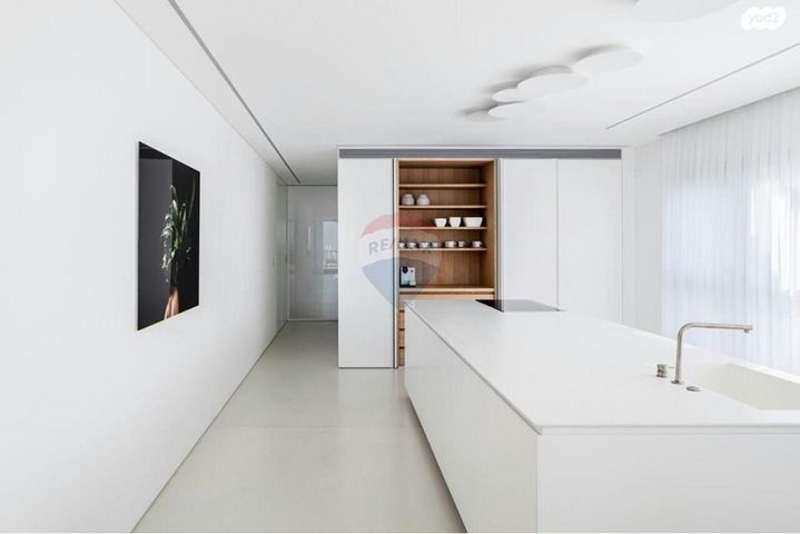 גג/ פנטהאוז, אלוף קלמן מגן 3, גני שרונה, קרית הממשלה, תל אביב יפו