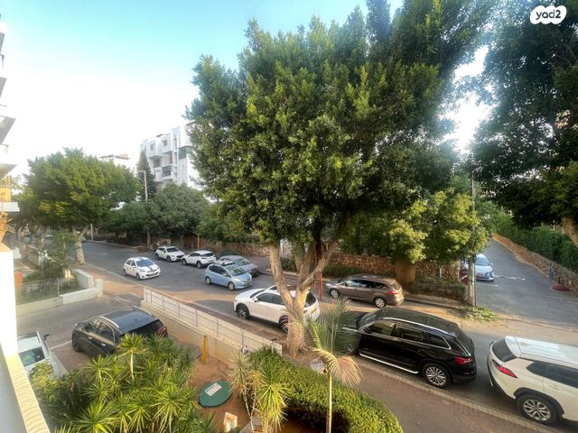 דירה, כובשי החרמון, שעריים, רחובות