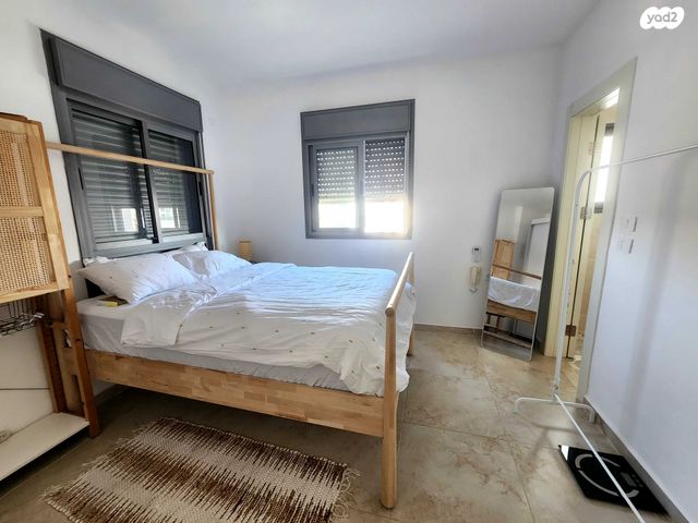 גג/ פנטהאוז, אבני חן, חריש