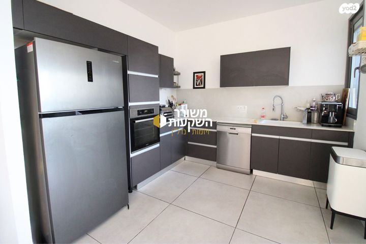 דירה, אריק איינשטיין, הרצליה ב', הרצליה