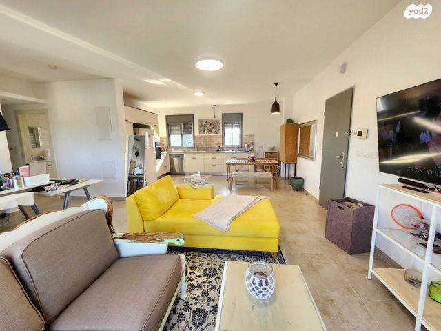 גג/ פנטהאוז, אבני חן, חריש