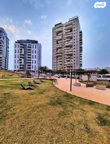 דירה, נתן אלתרמן, רחובות החדשה, רחובות