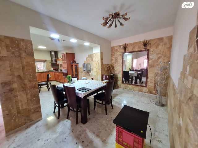 דו משפחתי, אופקים