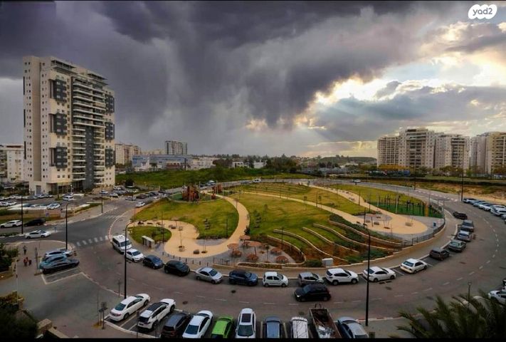 דירה, נתן אלתרמן, רחובות החדשה, רחובות