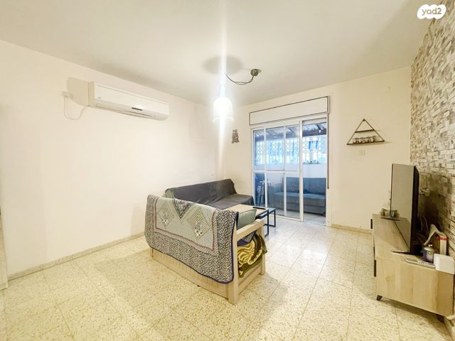 דירה, החצב, בני עי''ש, בני עי"ש