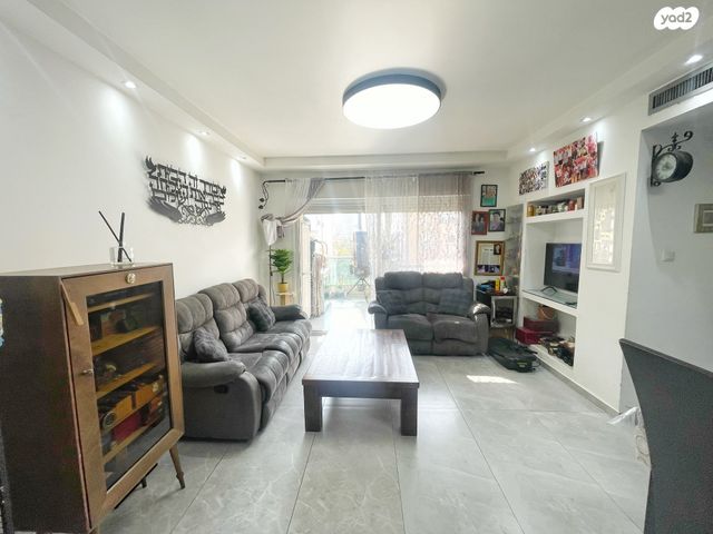 דירה, כובשי החרמון, שעריים, רחובות