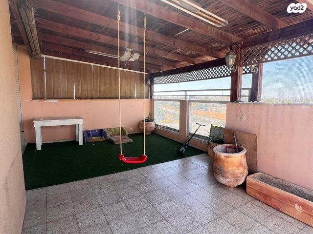 גג/ פנטהאוז, דקר, לוד