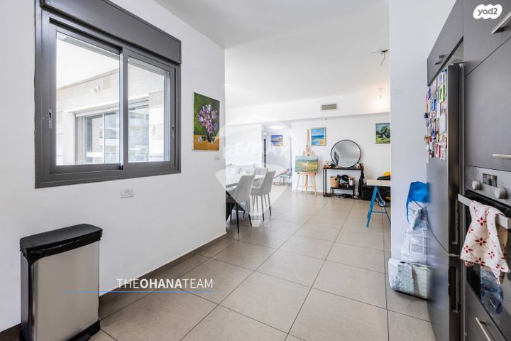 דירה, דוד רזניק, גלי הים, נתניה