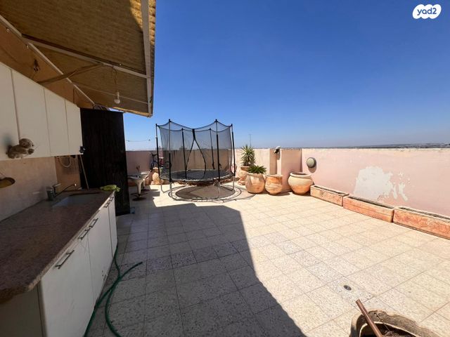 גג/ פנטהאוז, דקר, לוד